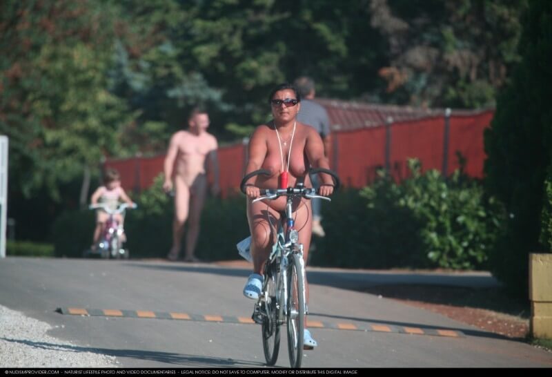 Naturists Road Biking pics - Values trust and friendliness among naked people