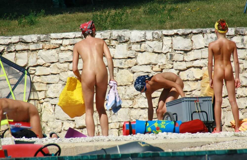 Sporty and Athletic Sands gallery - Naturism and nudism value openness and sincerity
