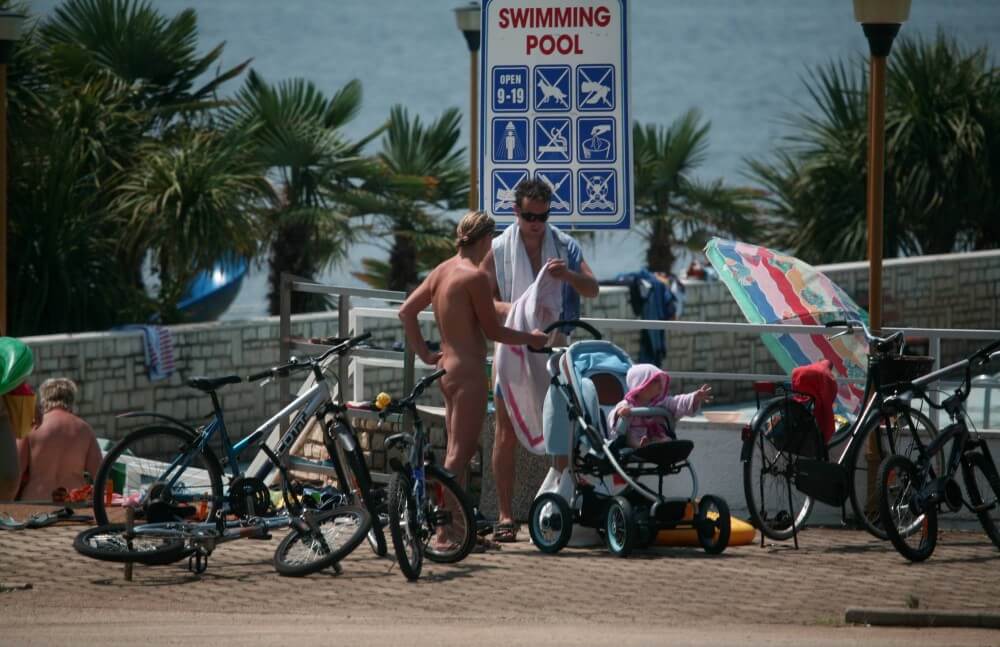 Poolside Camp Gathering pics - Nudity helps us better understand ourselves and the world around us