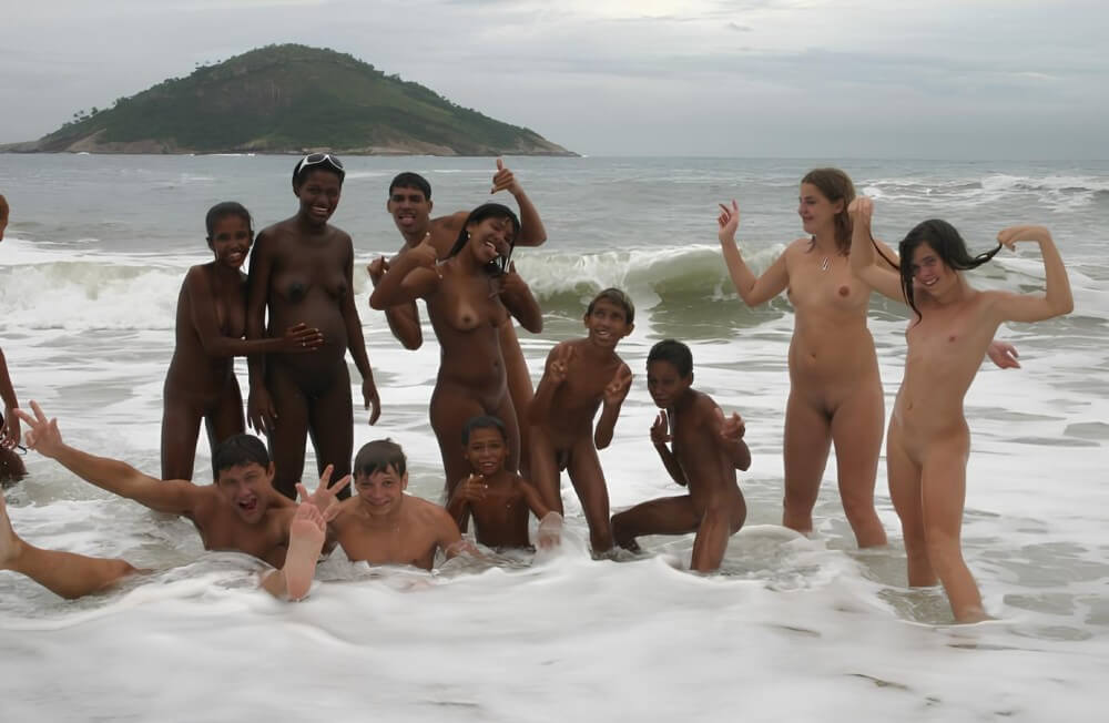 Photo nudism in Brazil - People find in this a way to understand that the naked body is part of nature and its beauty