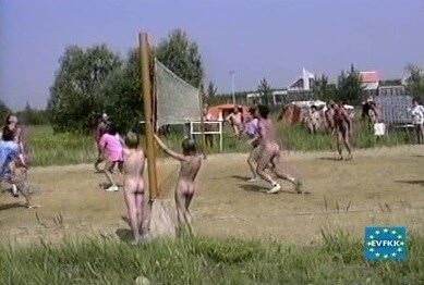 EVFKK - Miss Volleyball - Clothing is a barrier for a nudist