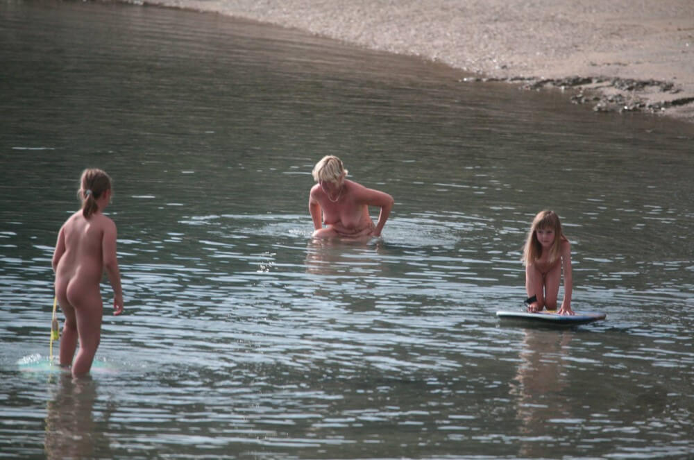 Naturism photo gallery # 14 - Nudity as an expression of natural beauty