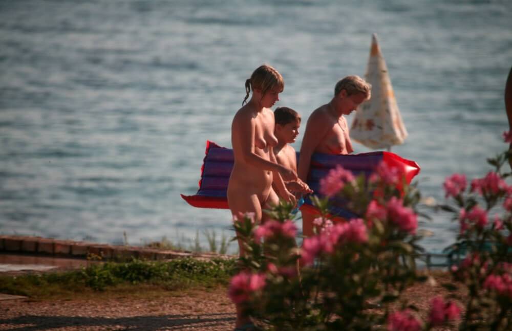 Dusk Til Dawn Showering phoros - Naturalness requires openness