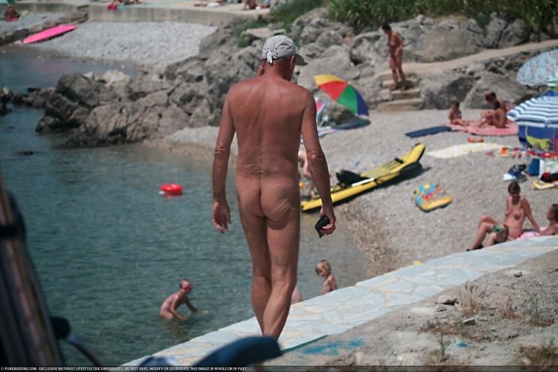 Nudist Shore Walking pics - A slight inclination toward nudism