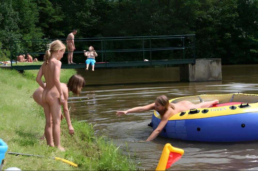 Naked Body gallery - Naturism and society