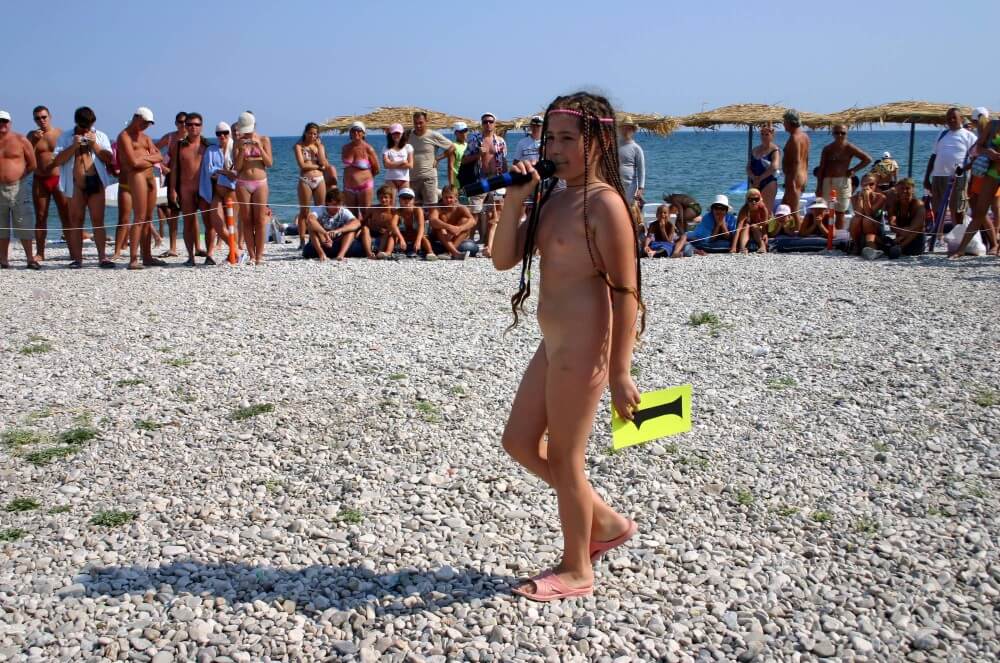 Naturist Mic Speech photos - Many beautiful people without clothes