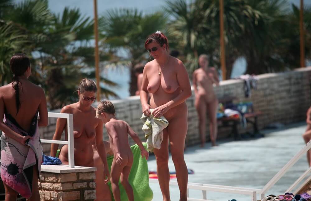 Boardwalk Biking pics - Nudity is an expression of naturalness and sincerity