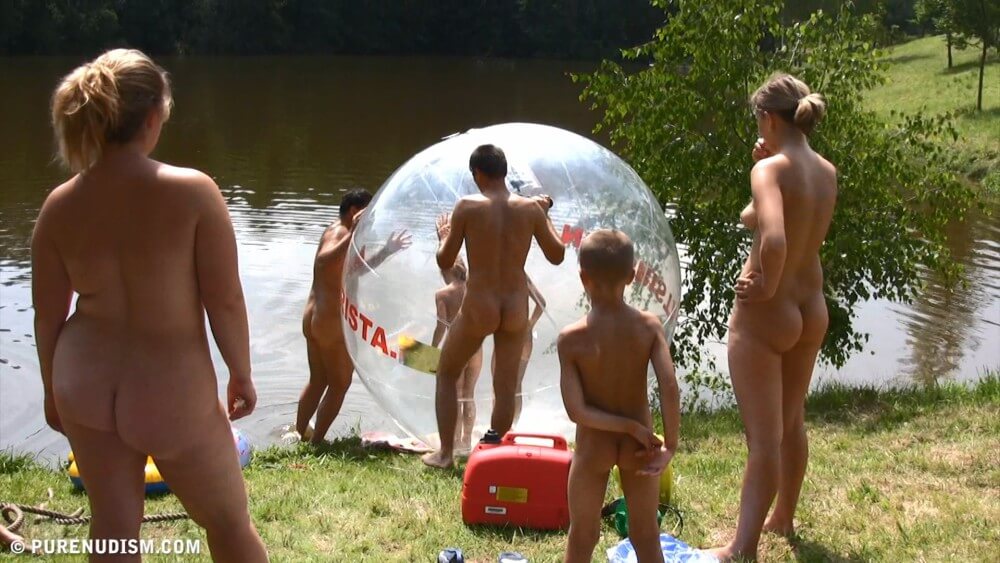 Aqua Nude Relaxation Full HD - Naturism promotes tolerance