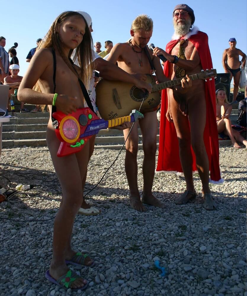 Naturist Beach Contests photos - Naturists love sunlight and fresh air