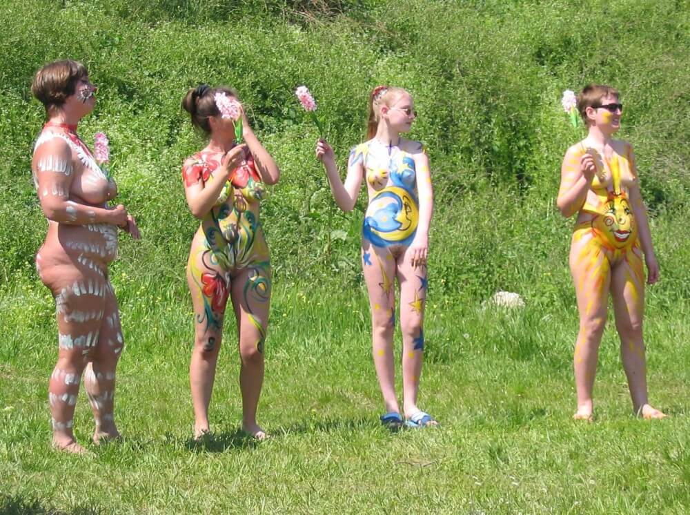 Family String-Apple Game Pics - Unlimited freedom is the guiding principle of nudism and naturism