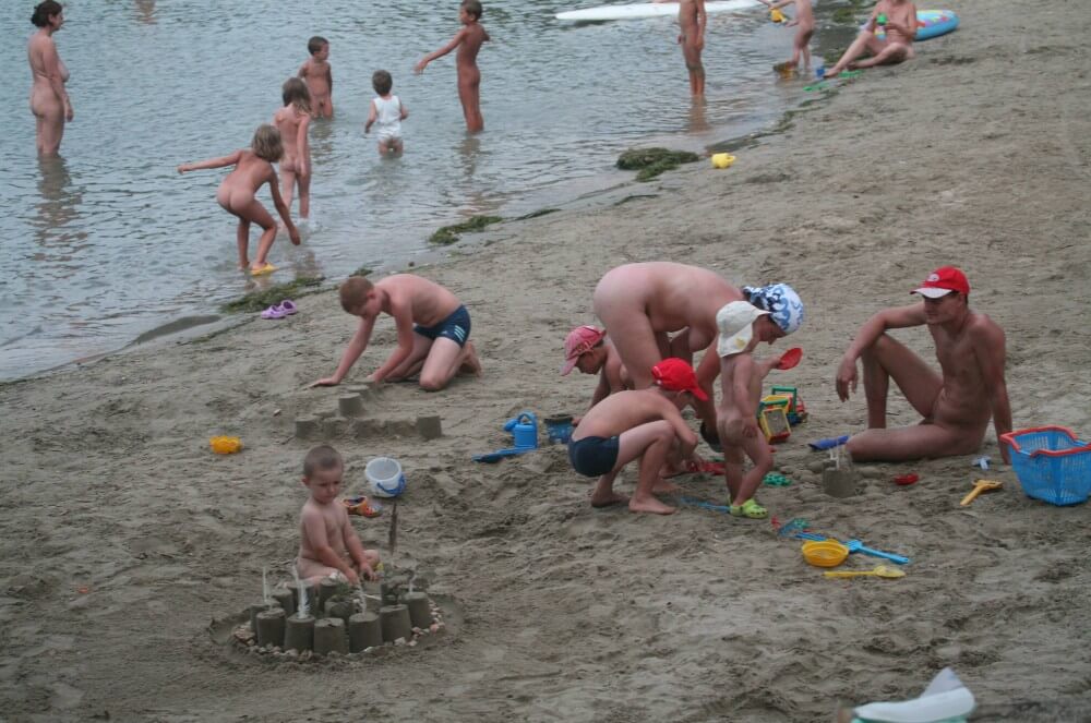 Nude Mom Nurture Series photos - Being yourself is part of nudism