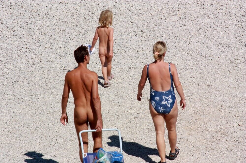 Beach Voyage Nudism Life pics - Naturism promotes tolerance