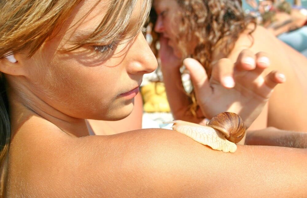 Ulitka Play On the Beach pics - Naturism and society