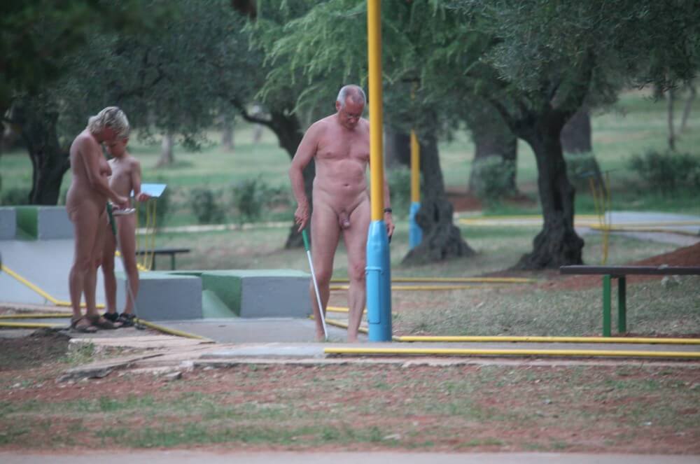 Mini-Golf Nude Participants pics - They value simplicity and naturalness, and encourage people not to feel self-conscious about being naked