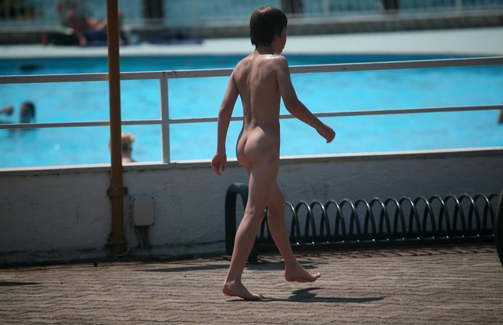 Grassy Patio Nature Hike - Naturists live in harmony and tranquility