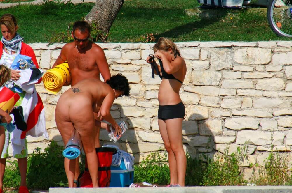 Ula FKK Sisters Day photo gallery - Nature is considered the bodys natural clothing