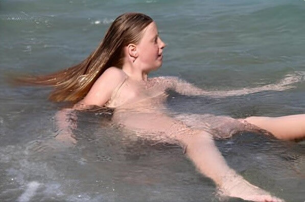 Turqoise Water Splash pics - Are required to remain naked at all times