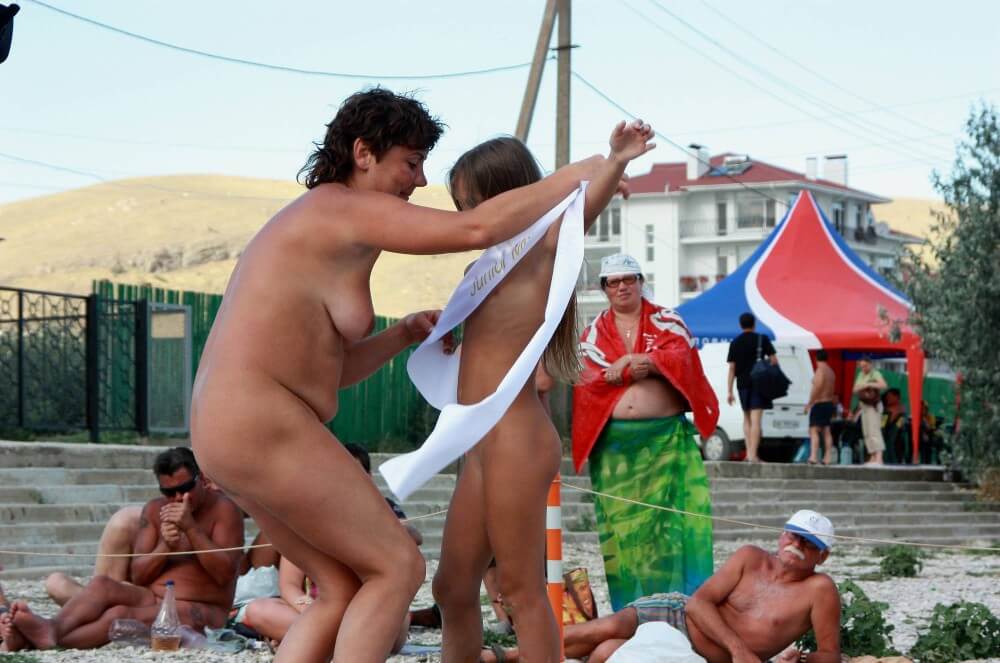 Presenting Mini Awards photos - Nudism and naturism help break down stereotypes