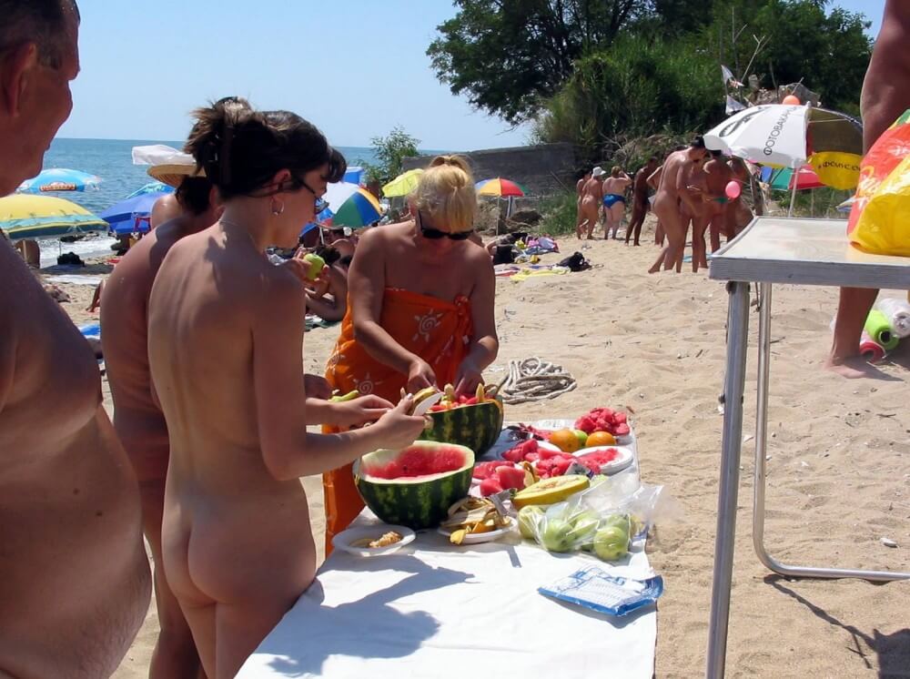 Bulgarian Nude Day Preps pics - A slight inclination toward nudism