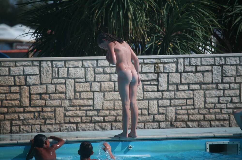 Naturist Pool-Side Singles pics - Nudist festivals are beautiful