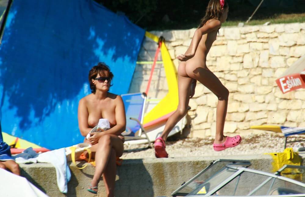 Bright Day Sun Tanning pics - The culture of the free body