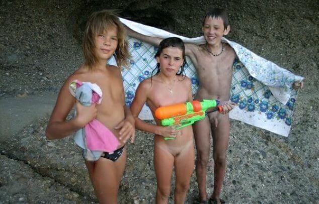 Naturism photo gallery # 33 - Nudity is a natural way to express respect for nature and oneself
