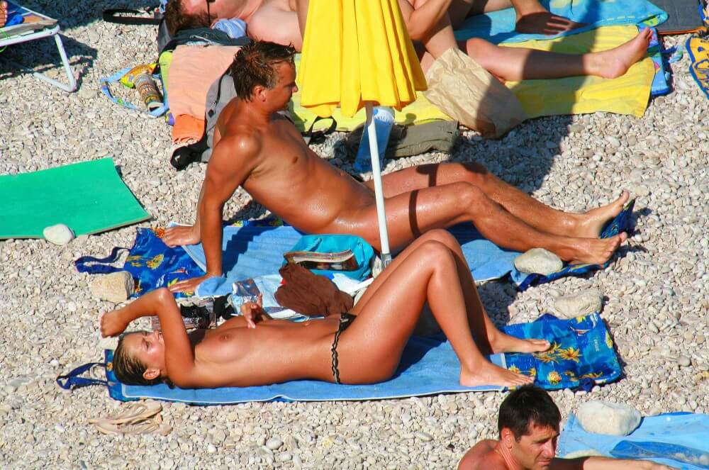 Ula FKK Bikini Couples Day pics - Self-confidence helps naturists achieve their goals