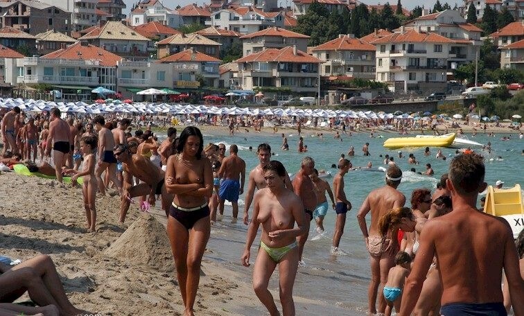 Enature - resort in solar Bulgaria - A nudist promotes tolerance and respect for others