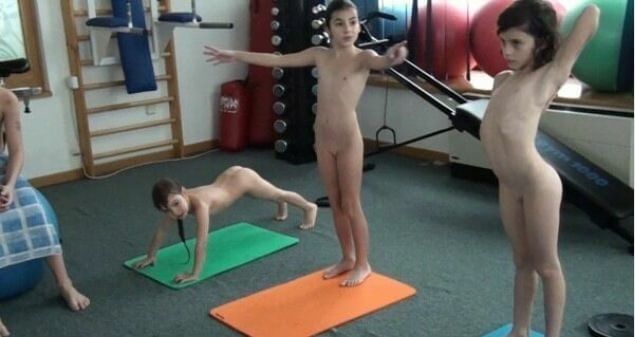 Piano, pool and tennis Full HD - Nudity is a natural part of life