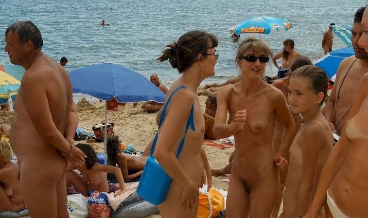 Documentary video naturism 1999 - What exactly is nudism?