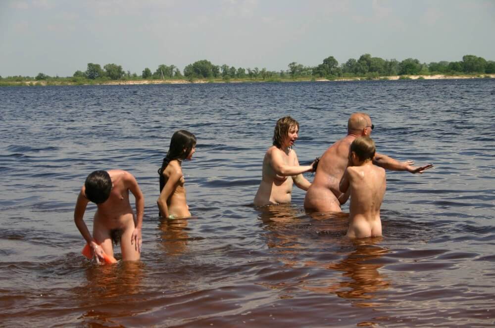 Kiev Water-Front Bathing pics - Radical nudism materials