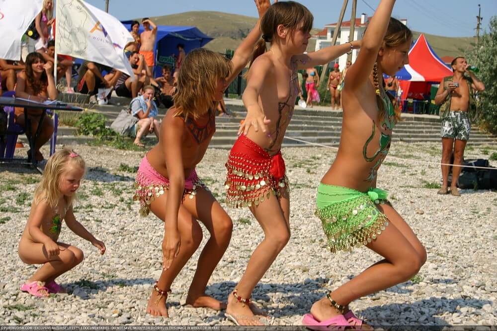 Festival and dancing photos - Nature provides energy and inspiration for the practice of naturism and nudism