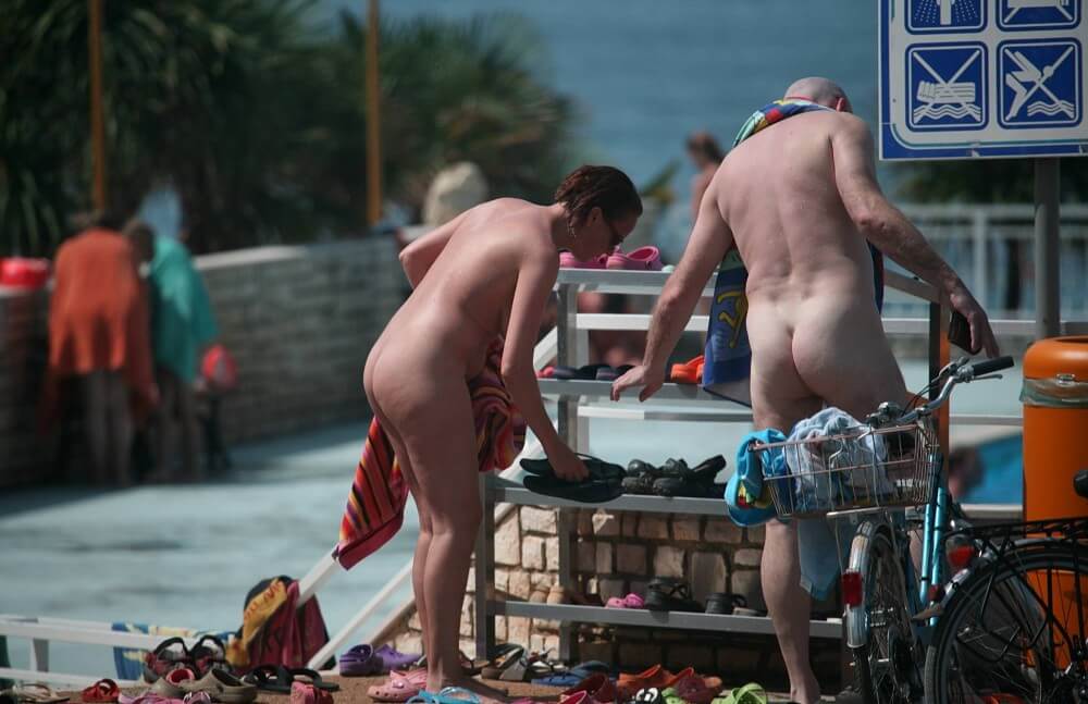 Pool Arrivals and Departures pics - Nudism reduces self-consciousness
