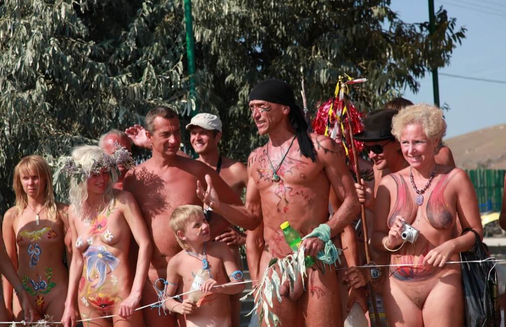 Naturist Day From Behind pics - Nudist practices help foster respect for differences and individuality