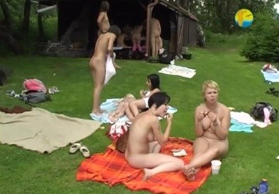 Naturist Freedom: Cottage Picnic - Nudism brings joy to life