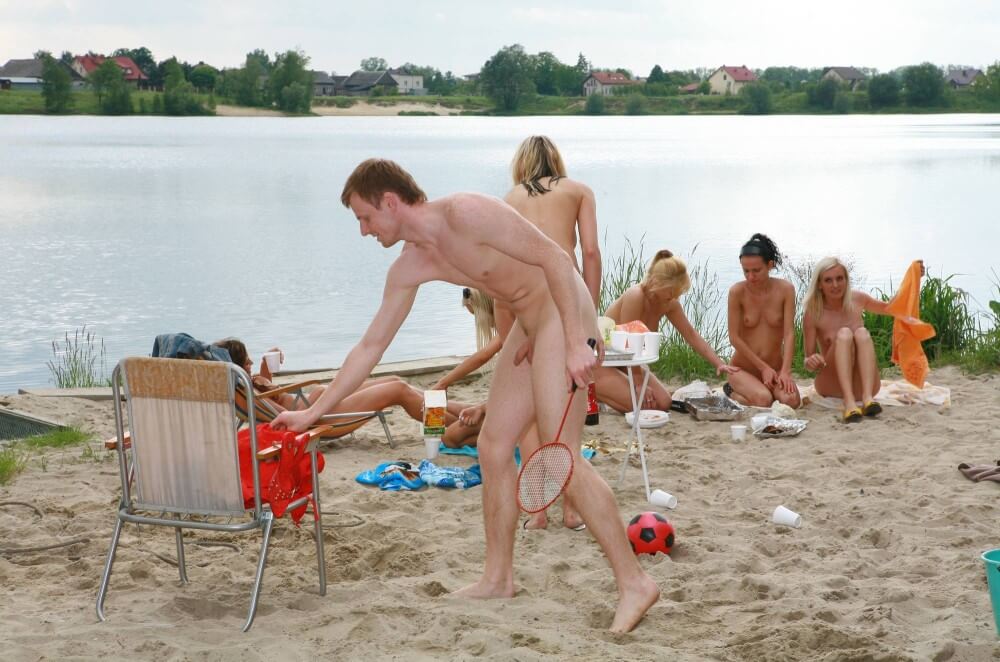 Lakeside Outdoor Activity photos - The desire to admire the human form