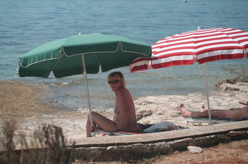 FKK Beachline Front pics - Naturism and nudism are a path to inner freedom