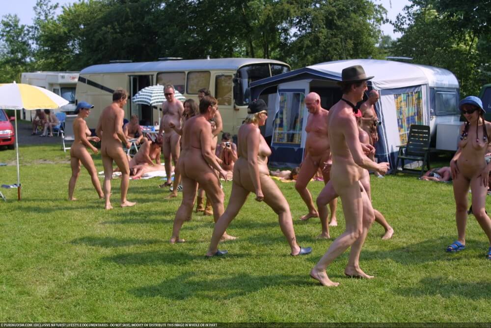 Naturism photo gallery # 53 - Nudism contributes to the strengthening of psychological health