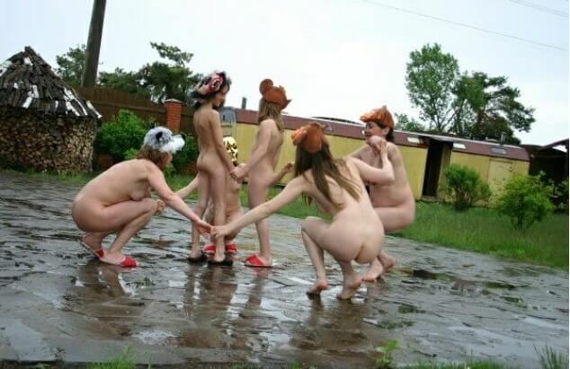Naturism photo gallery # 23 - The practice of naturism helps build trust and honesty among people