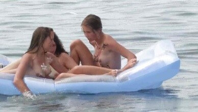 Body Art Nudist Beach 2 video Full HD - Simplicity is the key to nudism