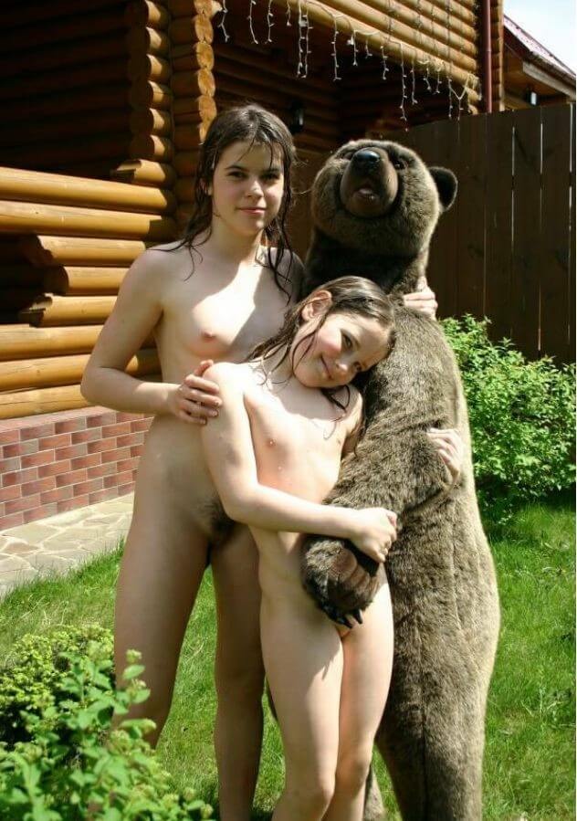 Naturism photo gallery # 57 - Naturalness requires openness