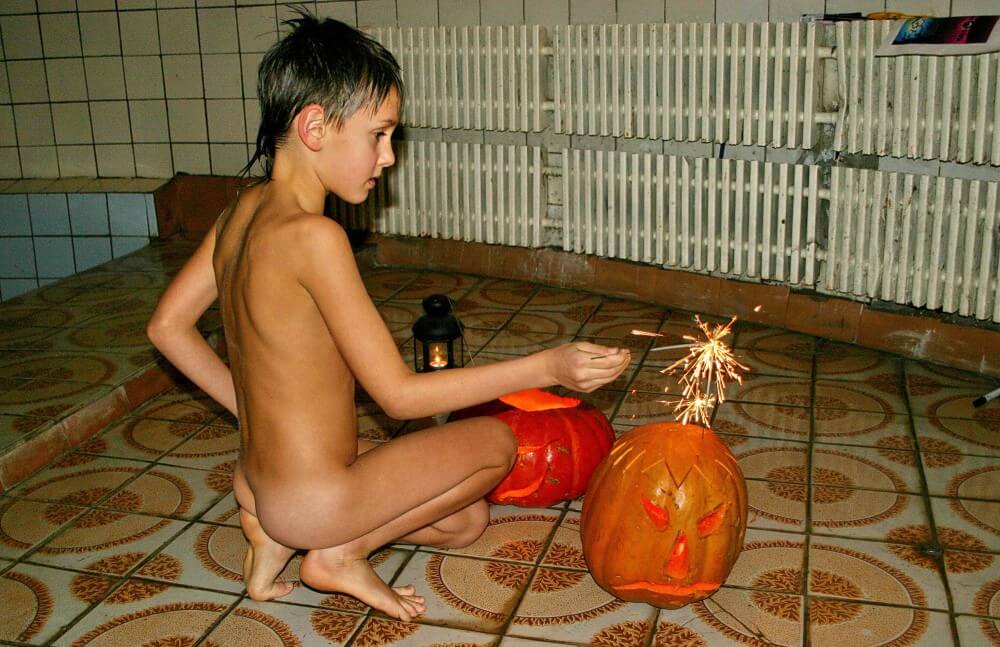 Naturism photo gallery # 20 - Connoisseurs of naturism choose nature