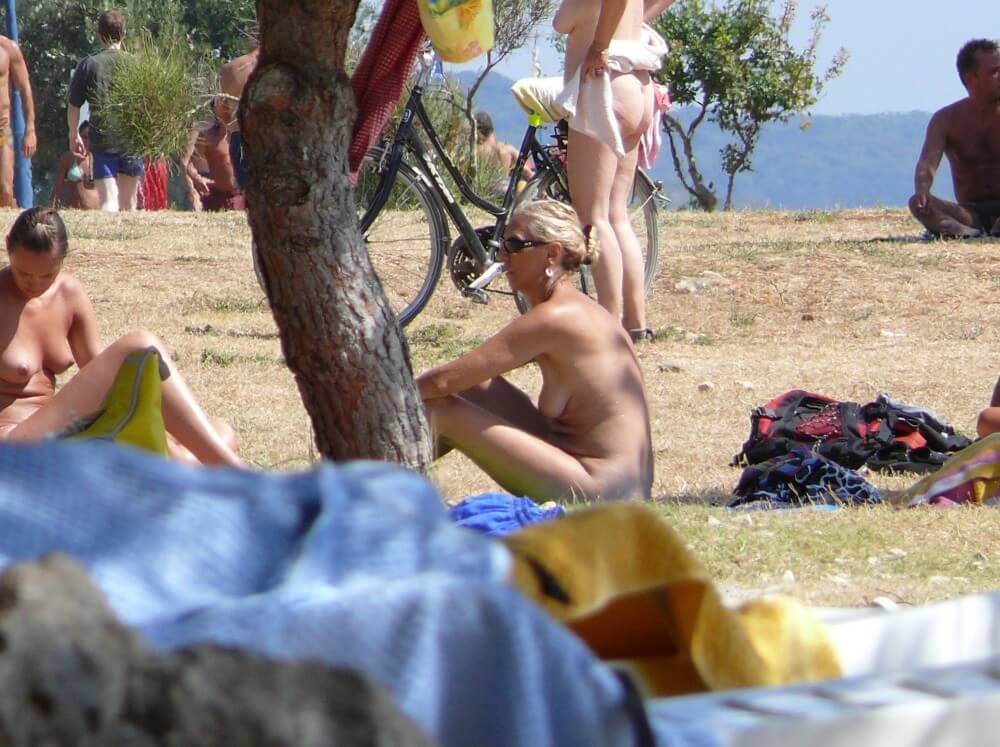 Ula FKK Shore Perspective pics - Nudism is based on naturalness and openness