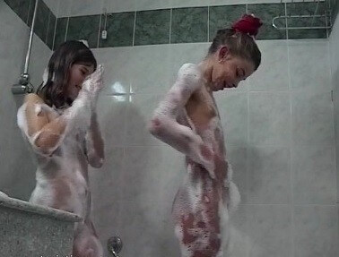 Naturistin: Rain Holiday 4 - A life free of unnecessary worries is a hallmark of naturism