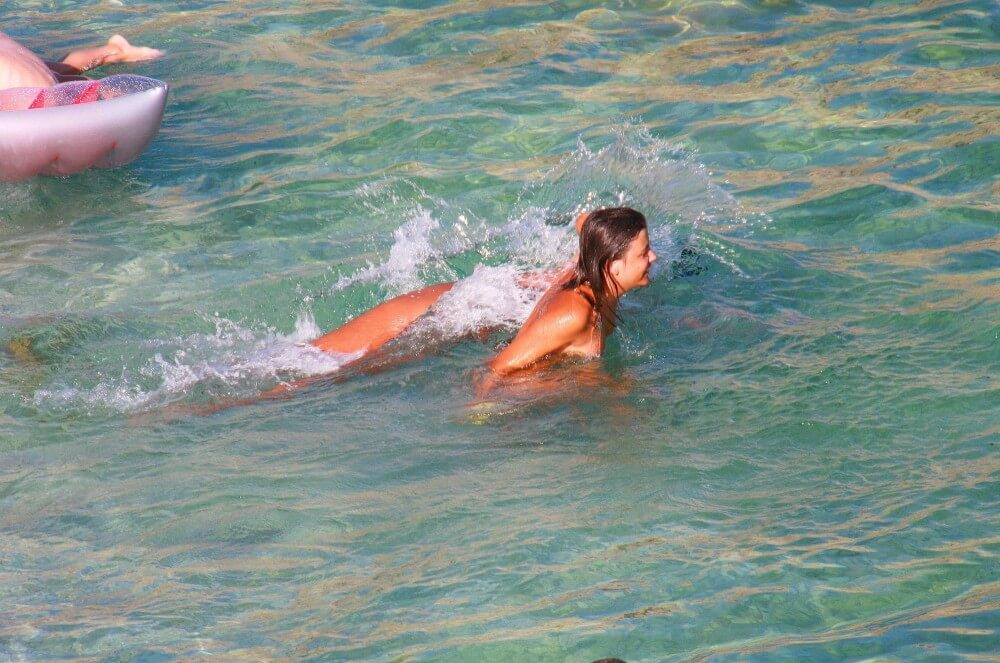 Ula FKK Teen Shore Run pics - Nature and nudism are the best home for a person