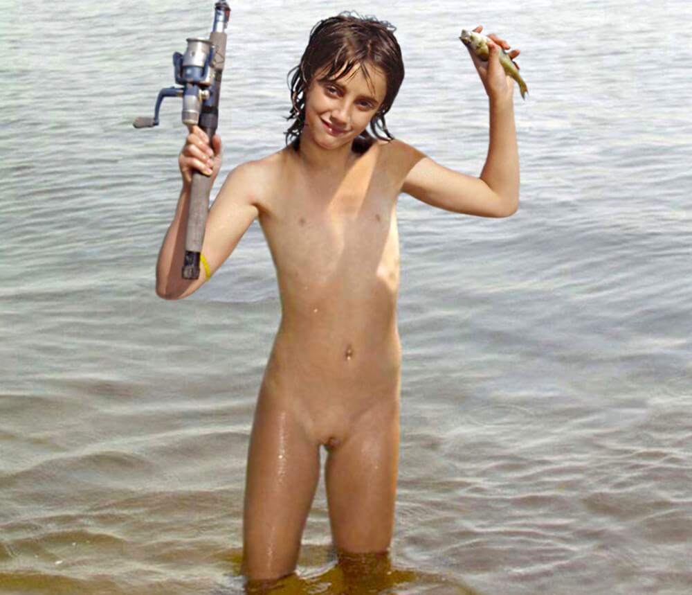 Naturism photo gallery # 42 - It helps people understand that the naked body is not an object to be judged