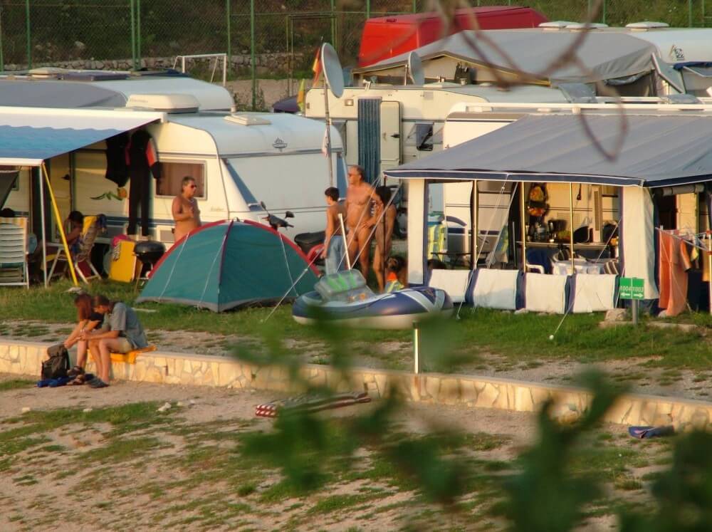 FKK Outdoor Shoreline pics - Nudity should be natural