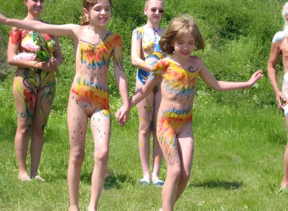 Naturism photo gallery # 29 - A Private Club for Nature Lovers