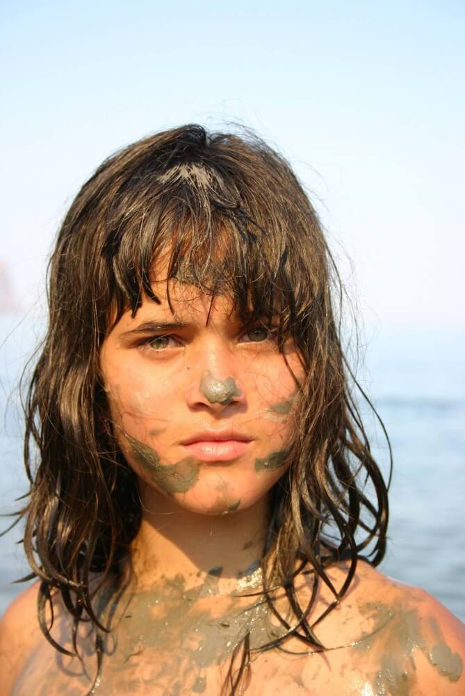 Courageous Naturist Girl pics - Boundaries disappear in the world of naturism and nudism