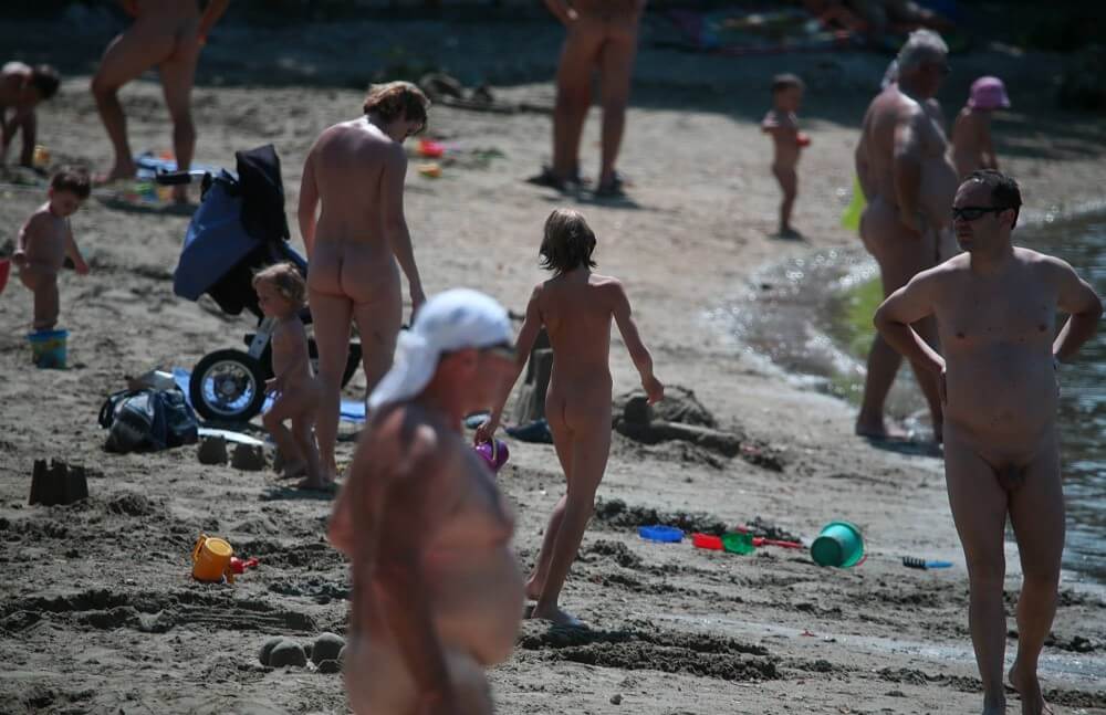 Jr Coastal Beach Paradise pics - Simplicity is the key to nudism